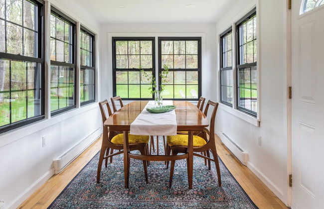 Charcoal Chalet by Avantstay A+ Design w/ Firepit - Foto 5