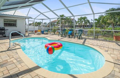 Pirates Den a 4BR Pet-Friendly Waterfront Oasis with Pool, Dock, Personal Water Boats, Fire Pit, Game Room and Bar - Foto 3