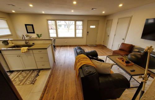 South Side Chic 3Br 1Ba 10mn to McConnell Spirit - Photo 21