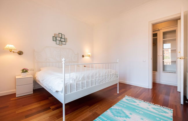 Stunning 4BR Apart in Sagrada Familia - Photo 14