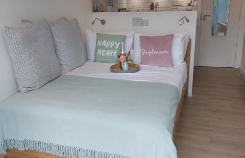 The Snug - Cosy Retreat for Two - Photo 20