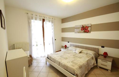 Luminoso Trilocale con Piscina e Giardino privato - Foto 7