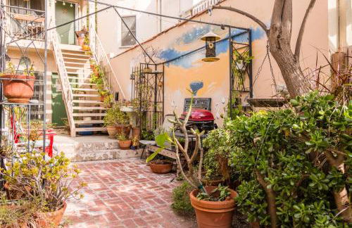 Sunny Boho Chic West Hollywood Flat! - Photo 22