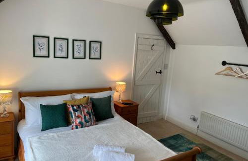 Spacious 4 Bedroom Farmhouse - Photo 41