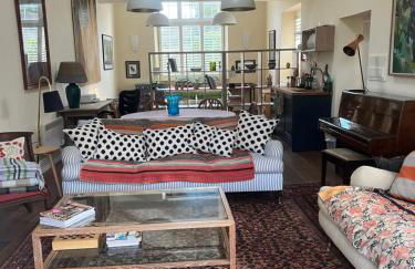 Charming Old Schoolroom - Photo 23