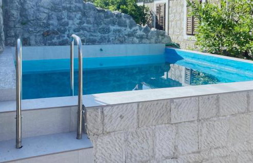 Nice Apartment In Gruda With Kitchen - Photo 1