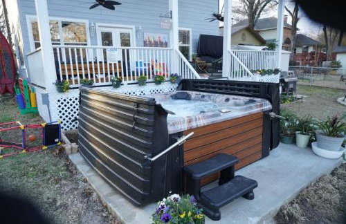 Massive lakefront home with HOT TUB - Foto 66