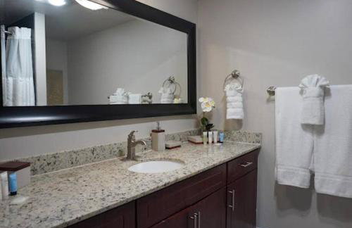 Comforts of Home in Updated Condo by the Beach - Foto 23