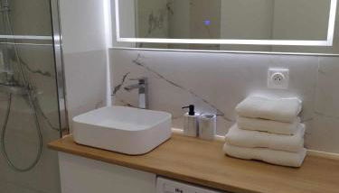 APPARTEMENT MODERNE - CONFORT - CLIMATISATION - MER - SOLEIL- Menton - Foto 4, towels, Shower