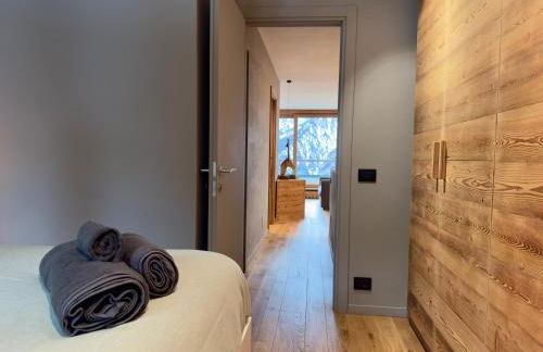 Luxury 9-Bed Apartment Steps from Ski Slopes with Parking & Ski Box - Photo 18