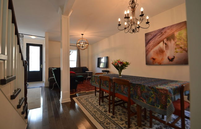 Beautiful 4BR Downtown House, Sleeps 10 - Photo 13