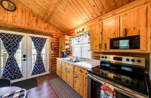 Cozy Farm Cabin - 9 Mi to Trout Creek! - Foto 9