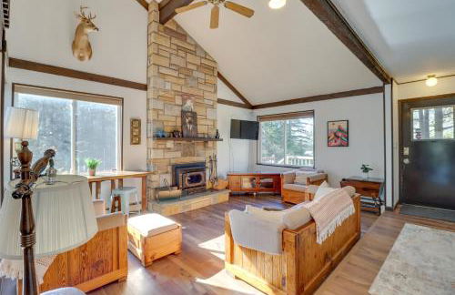 Near Skiing Lakefront Gem with Kayaks in Long Pond - Foto 5