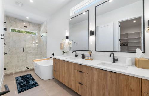 Luxury Getaway Near AT&T Stadium - 4BR Entire House-Hot Tub & Arcade - Foto 28