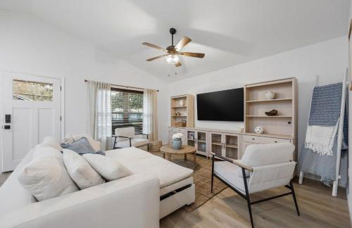 Cozy Coastal Cottage Minutes to Beach and Downtown - Foto 18