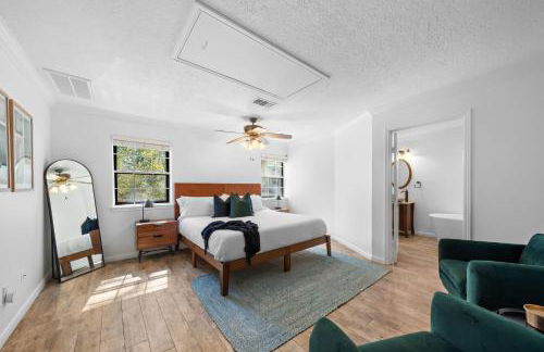 The Pines I Sleeps 12 I Private Pool I Patio & BBQ - Foto 3