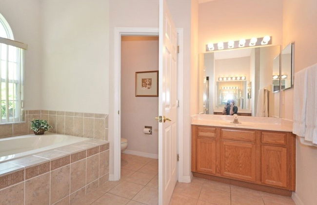 Corvina Villa 5 Bedroom Home by RedAwning - Photo 16