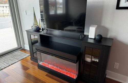 Couples Waterfront Getaway Near Beach And Trails - Foto 5