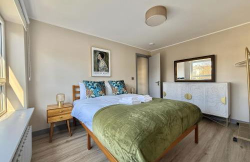 Holyrood Hidden Gem - Photo 1