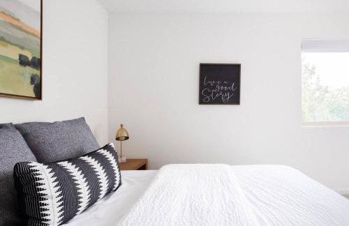 Designer Urban Retreat w Rooftop Deck & Fireplace - Foto 48