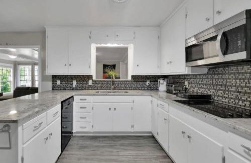 Piney Woods I Ping Pong I By SHSU I TV I Sleeps 11 - Foto 21