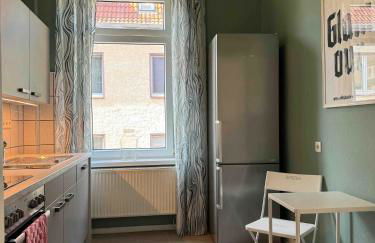 CLS Große City Altbau Wohnung für 4 Personen mit XXL Dusche, neues Bad, Dielen, Schlafsofa 160x200 mit 20cm Matratze, Smart TV & schnellem WLAN in Hildesheim Ost, Nespresso Maschine inklusive Kapseln, Nähe HAWK, Uni, Bosch, Ostbahnhof, A7 - Foto 4