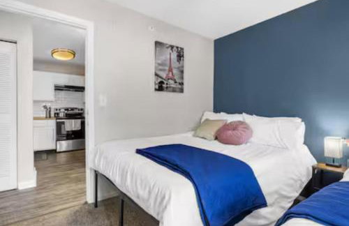 Stylish 2BR in Downtown, Pool Gym, near Airport - Foto 28