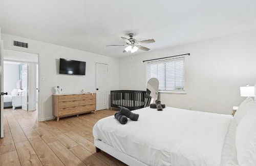 Charming 3Bd 2Ba Home with Private Pool - Foto 11