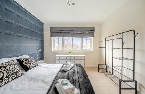 Surrey's Charming Modern Maisonette with Parking - Pass the Keys - Foto 19