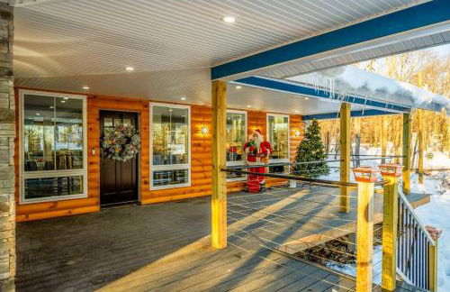 New Sunday River Ski Retreat with Hot Tub Spa - FirePit Sleeps 16 - Foto 44