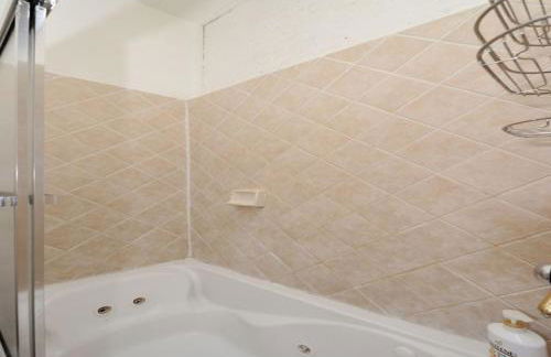 1BR GEM! Close to Central Park!, June To Aug 90 Days Stay Required - Foto 9