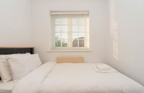 Gorgeous 4 BR House Near Station mins to London - Pass the Keys - Foto 36