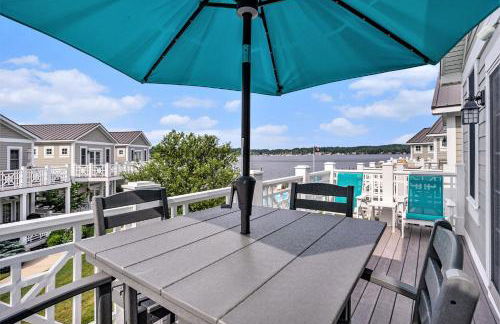 Lake front condo with pool access walking distance to downtown Saugatuck - Foto 3