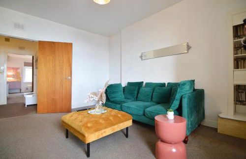 Two Bedroom Flat with Sea Views! - Foto 1