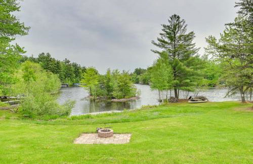 Lakeside Cabin with Fire Pit Near Pine Point Park! - Foto 24