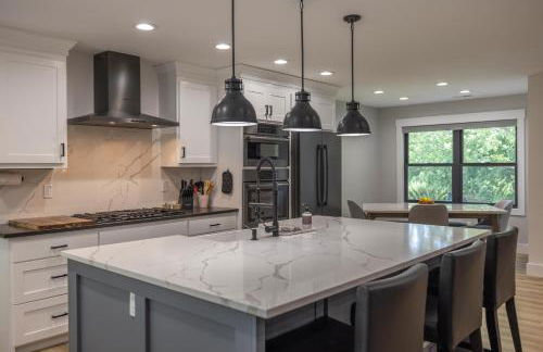 Mid-century Modern Impeccable Remodel with Hot Tub - Foto 12