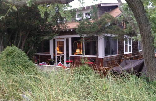 Chill Fire Island Beachfront Cottage with Amazing Bay and Sunset Views, Perfect Location in Fair Harbor - Foto 6