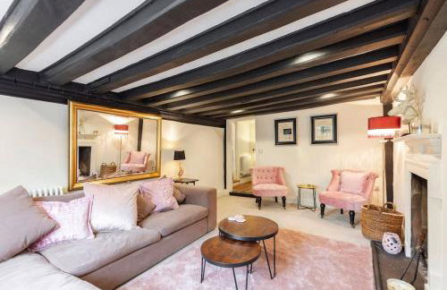 Dorney Windsor Legoland 5 Star Stay for upto 14 guests - Photo 3