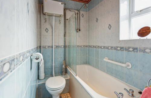 Contractors & Pets Welcome - Sleeps 1-4, less than 1 mile from M606, Ideal for Longer Stays - Foto 7