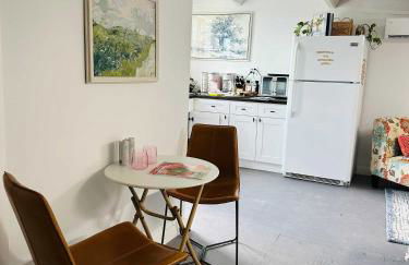 Luxury 4-Bedroom Container Home, Hot-Tub & Firepit - Foto 13