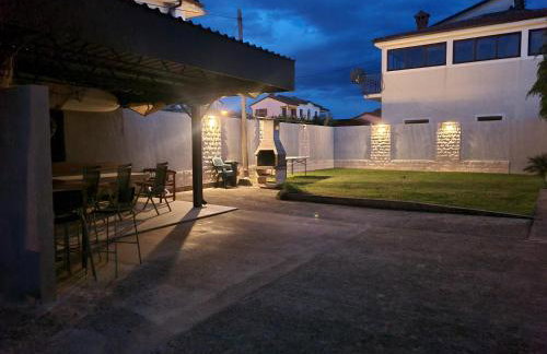 Apartments Krnjic - Photo 4