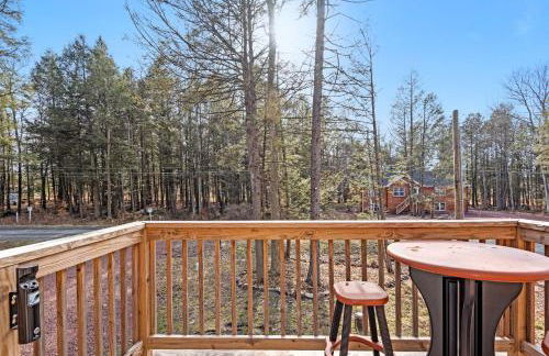 Cozy Cinema Cabin - Hot Tub and More - Foto 36