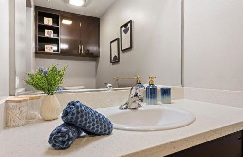 Irvine Luxury Living | Pool, Gym & Prime Location - Foto 10