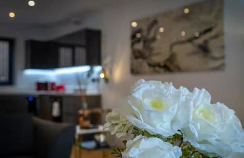 Super King Penthouse Minutes from Arndale Centre - Pass the Keys - Foto 12