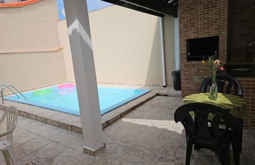 Casa Maravilhosa, Pé na Areia com Piscina, Área Gourmet com Churrasqueira em Deck Coberto Frente a Piscina, Mesa de Bilhar, 4 Quartos Confortáveis, Sendo 2 Suítes, Cozinha Americana e Sala de Jantar, Ampla Garagem para 6 Carros - Mercado na rua da Casa - Photo 12