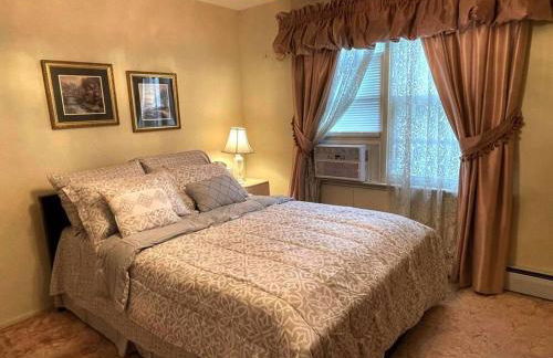 Entire Home in Buffalo - 6 Guests 3 Bedroom 1 Bath - Convenient Location - 25min to Niagara Falls - Foto 1