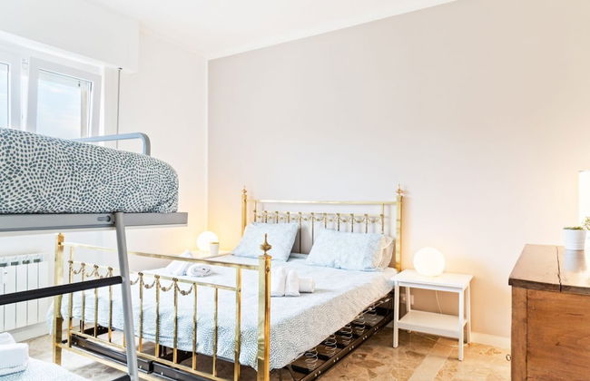 Chiavari Colorful Flat with Garage - Foto 4