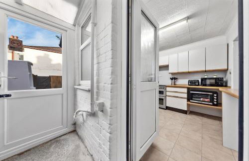 Spacious 3 beds home Close to Southampton GENERAL HOSPITAL - sleep 9 - Free Parking - Pool table - 2 Large TVs - Foto 29