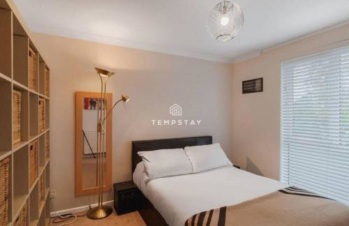 Spacious 5 bed Sunninghill with driveway parking - By Tempstay - Foto 7