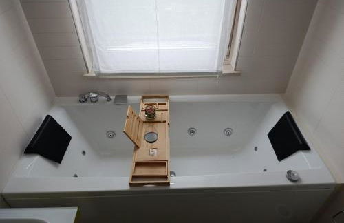 Casa Evelina con Parcheggio esterno e Garage gratis, appartamento con idromassaggio per due - Photo 29